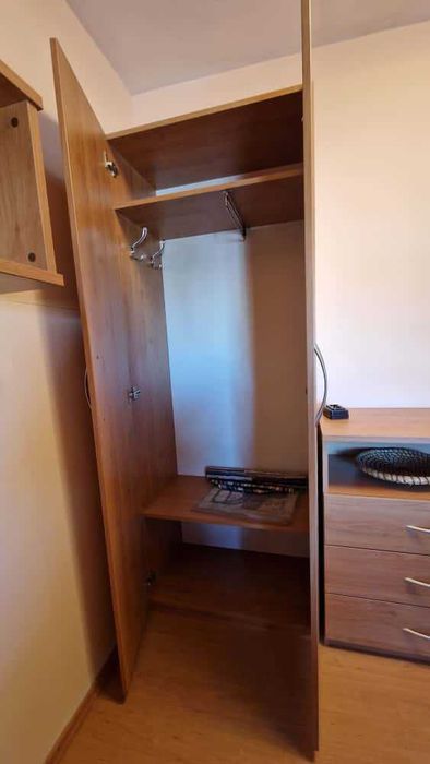 Спално обзавеждане: гардероби, скринове, легло, маса, столове