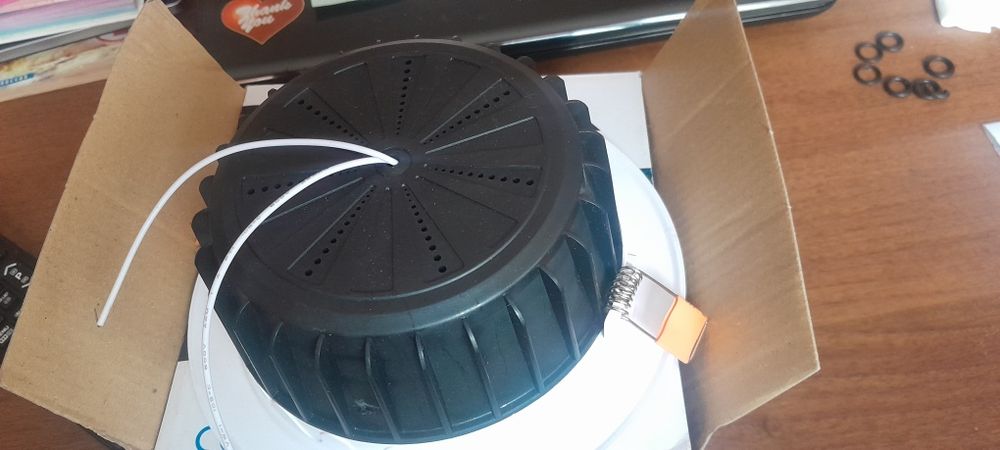 Продается светильник.