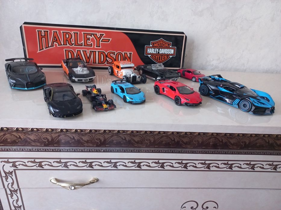 Продам коллекцию игрушечных  машин