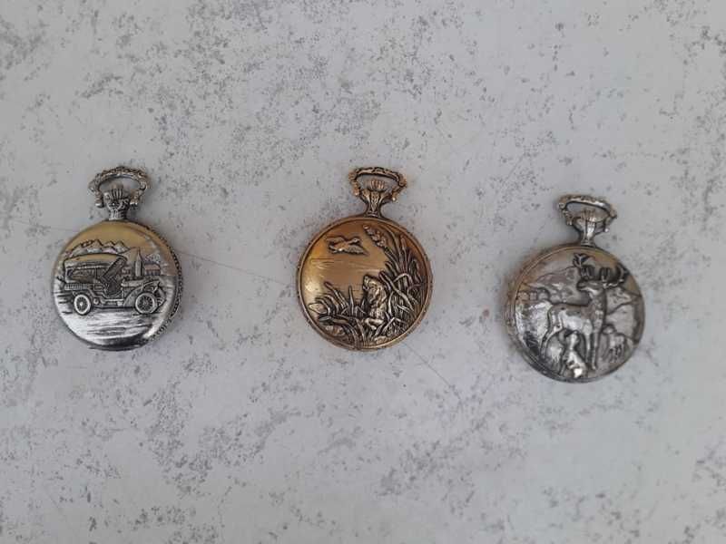 Ceas de buzunar vintage gravat manual

pret; 350lei/buc