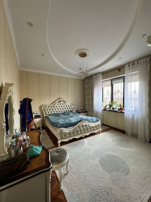 Продаётся спальный гарнитур в классическом стиле