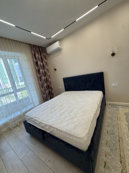 продам кровать с матрасом
