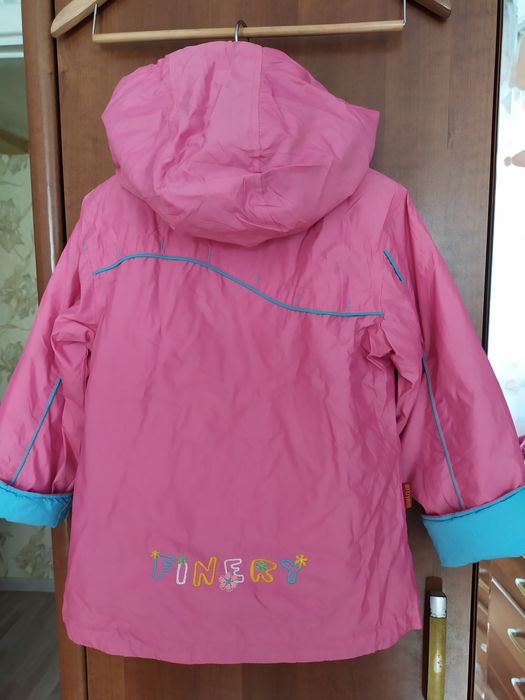 Куртка демисезонная для девочки 3,4-6 лет.