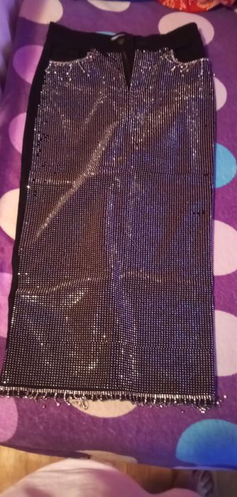 Fusta este noua ești intresata