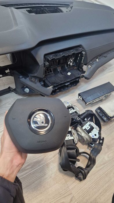 Kit airbag volan pasager plansa bord 4 centuri Skoda Octavia 4