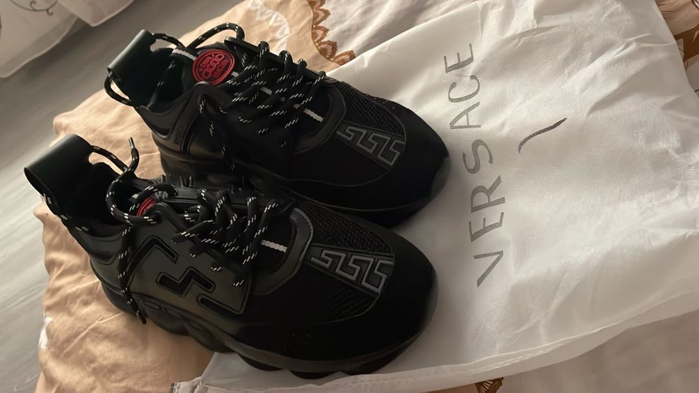 Versace chain reaction
