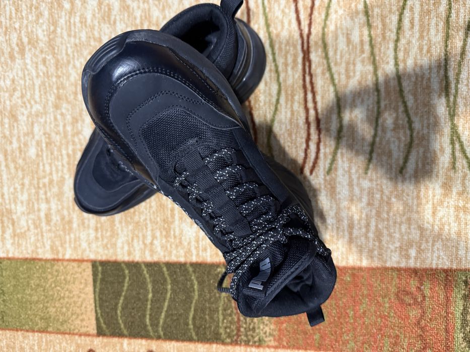 Маратонки New Balance, Puma и Skechers