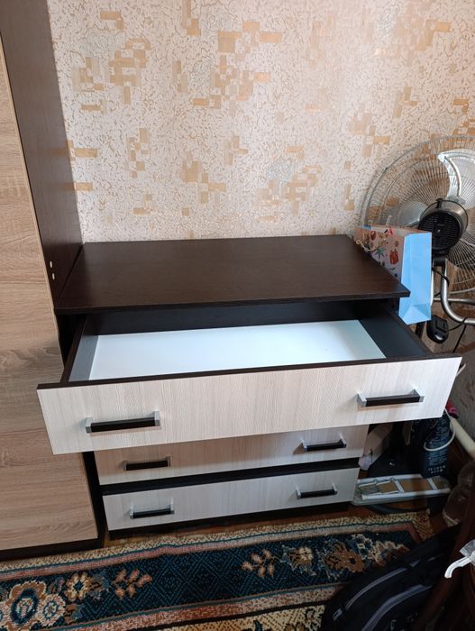 Продам шкаф с комодом