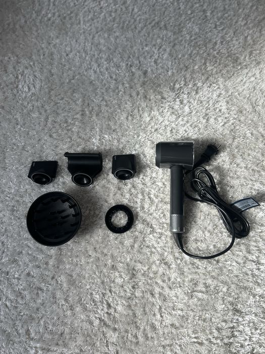 Uscator de par dyson supersonic HD08