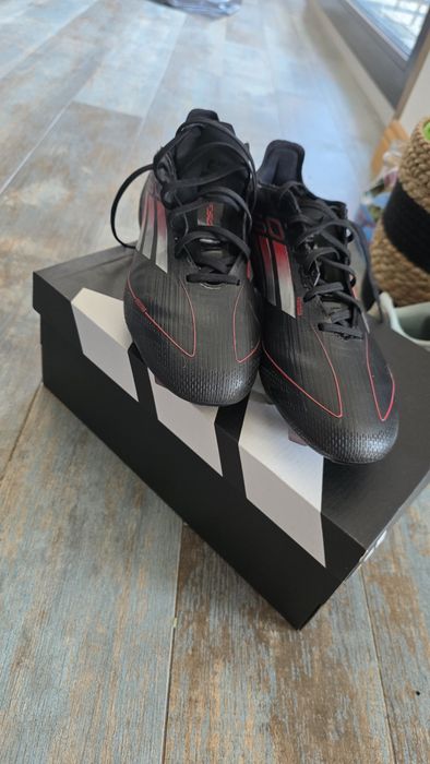 Vand ghete de fotbal F50 Pro purtate o  data. Stare 9.6/10