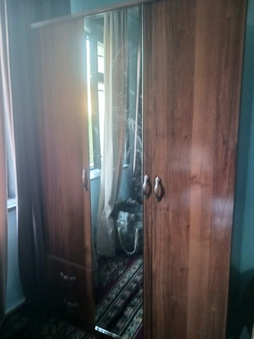 Продаём мебель кухонный угалок угалок для зала