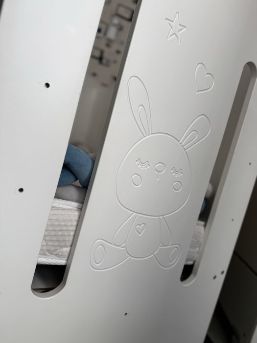 Бебешка кошара с люлеещ механизъм от MDF