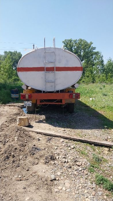 Цистерна полу прицеп