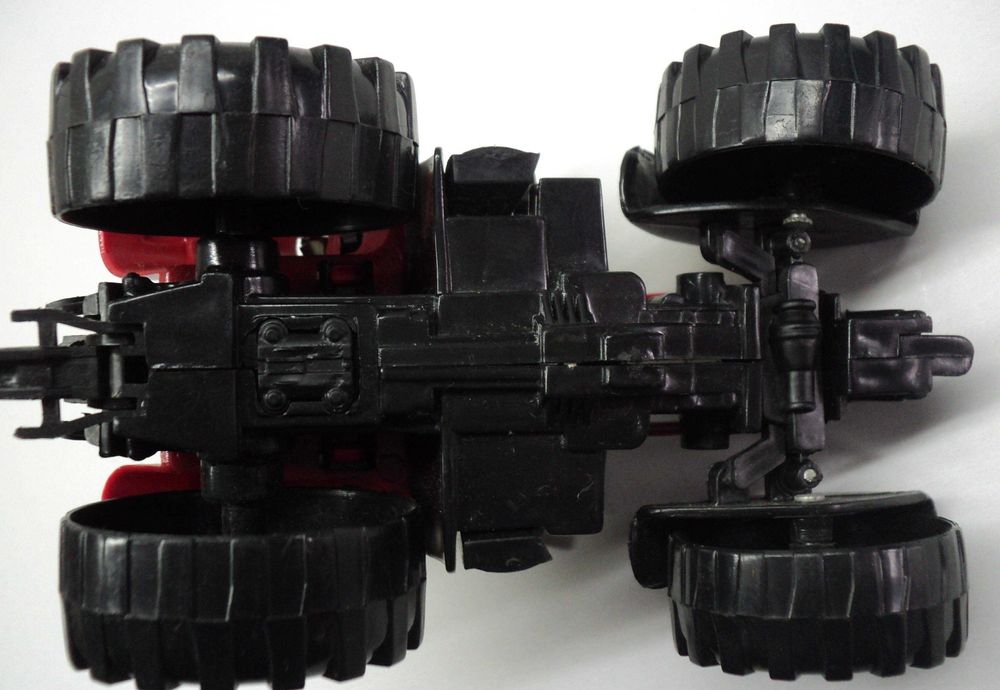 Jucarie Tractor Rosu cu suspensii articulate