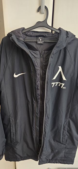 Яке nike  зимно размер М