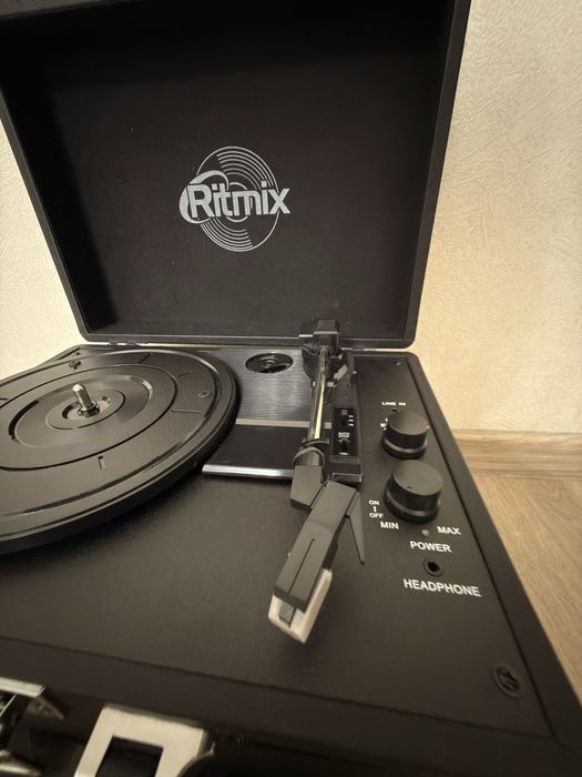 Проигрыватель виниловый Ritmix LP-120B