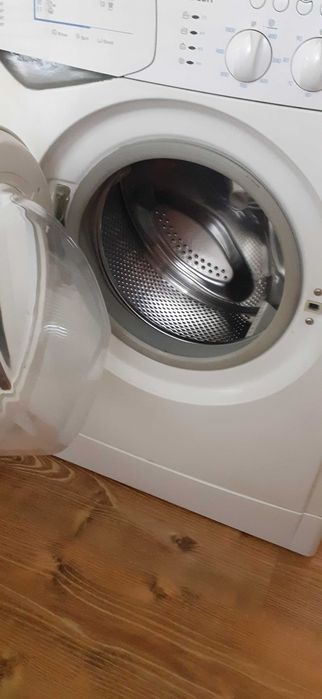 Автоматична пералня Индезит WIL105