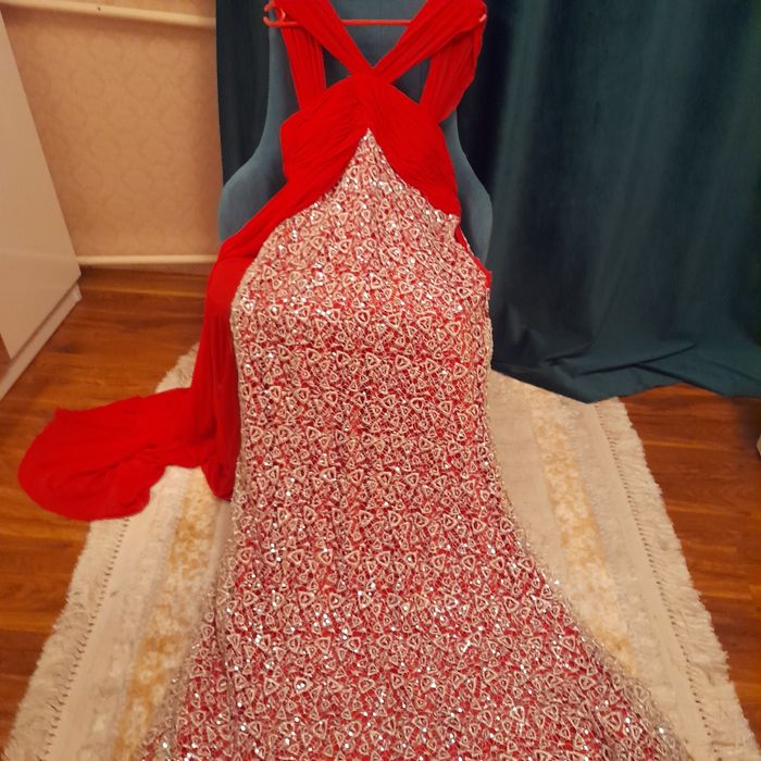 Роскошное вечернее платье