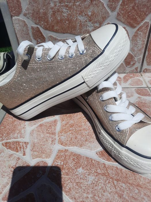 Tenesi femei casual