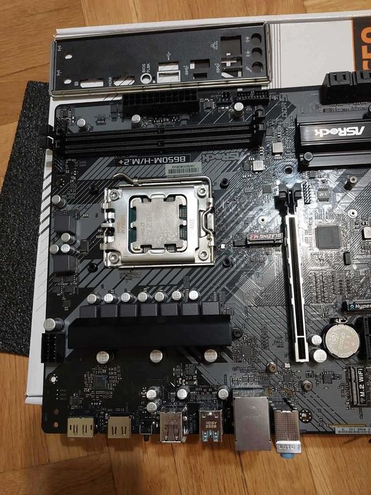 AMD Ryzen 5 7600X + ASRock B650M-H/M.2