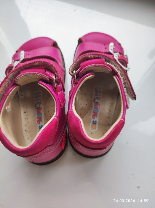 Продам детскую кожаные сапожки