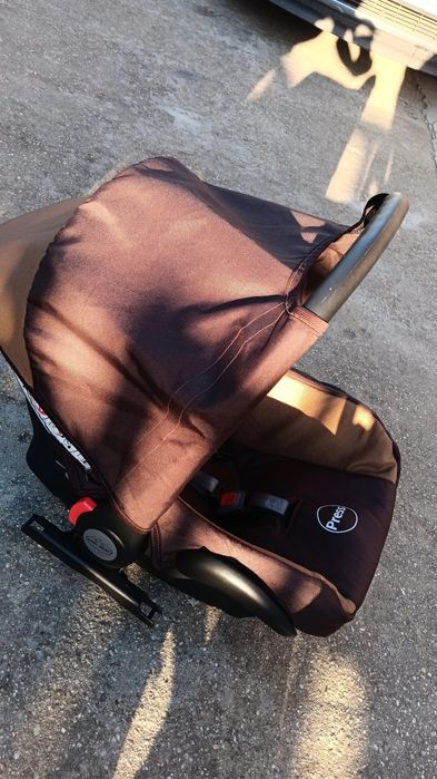 Cărucior 3 în 1 cu scoică – folosit, în stare foarte bună