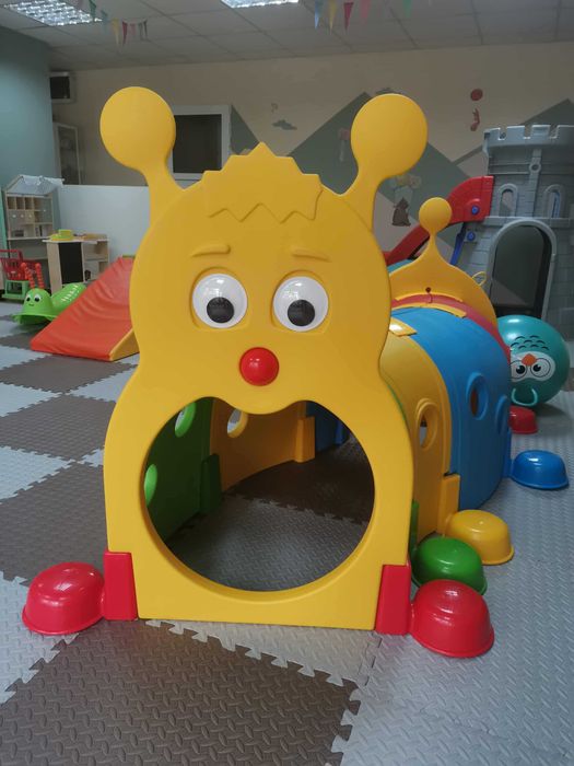 Цветен тунел Гъсеница