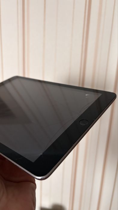 Apple ipad 2018 (нужна замена экрана)