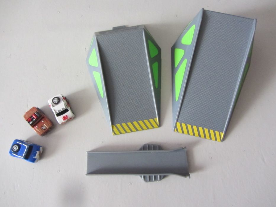 3Д пъзел 555 части , писта с три колички,