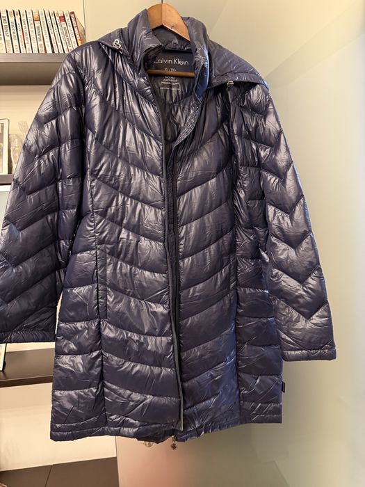 Тъмносиньо пухено яке Calvin Klein