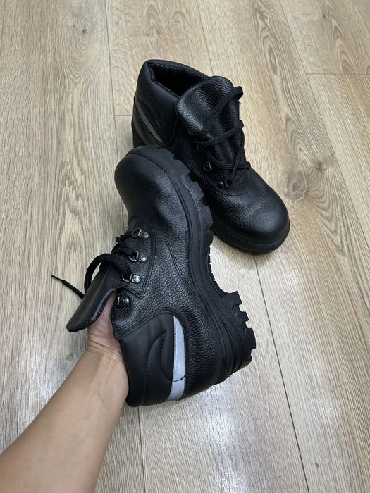 Продаются ботинки