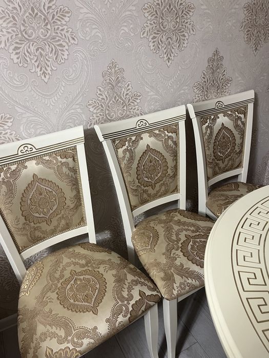 Продам стол и стулья