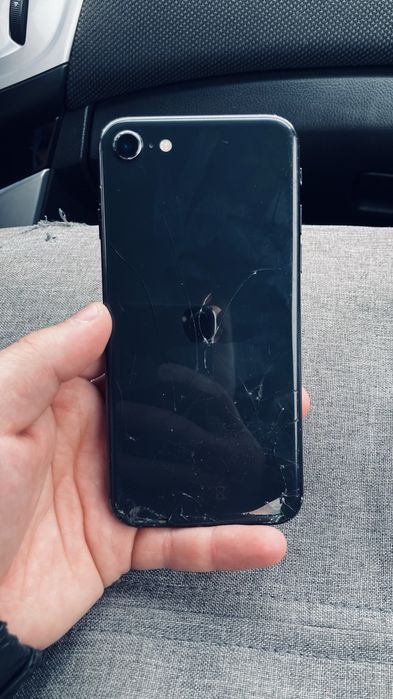 Продам Iphone se 2020 акб 75, 64 гб