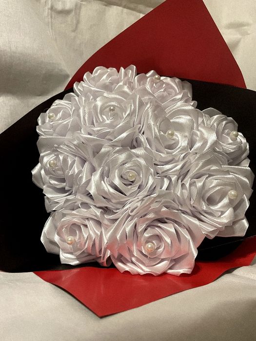 Продается букет из атласных роз