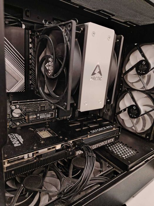 Gaming PC - RTX 5080, Ryzen 7950X3D, 64GB RAM CL30 6000MHZ