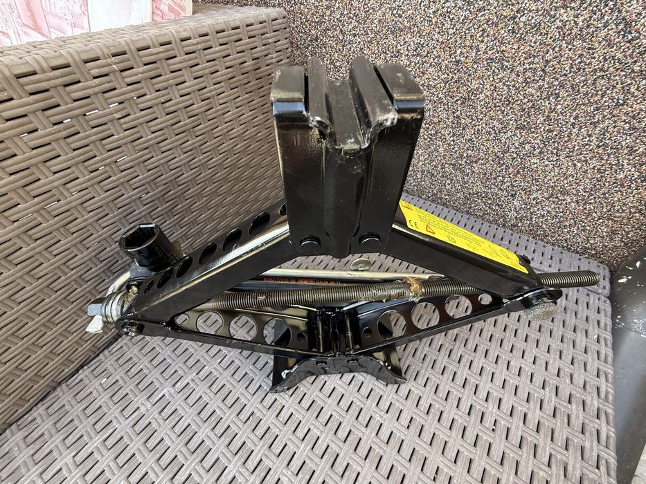 Kit pana Cheie roti si Cric pentru SUV Land Rover Discovery Evoque