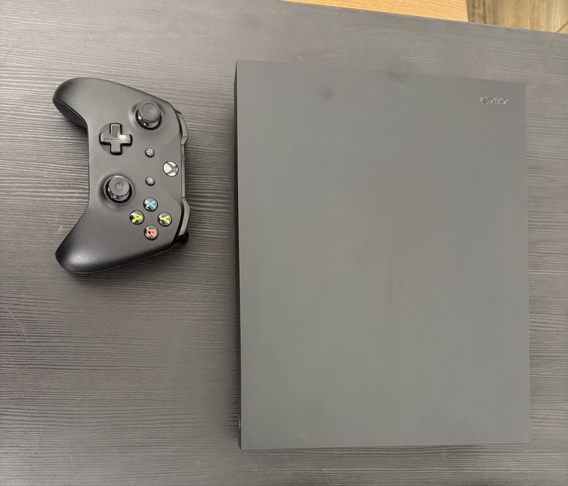 Vand Xbox One X 1 TB + Controller | TIMISOARA