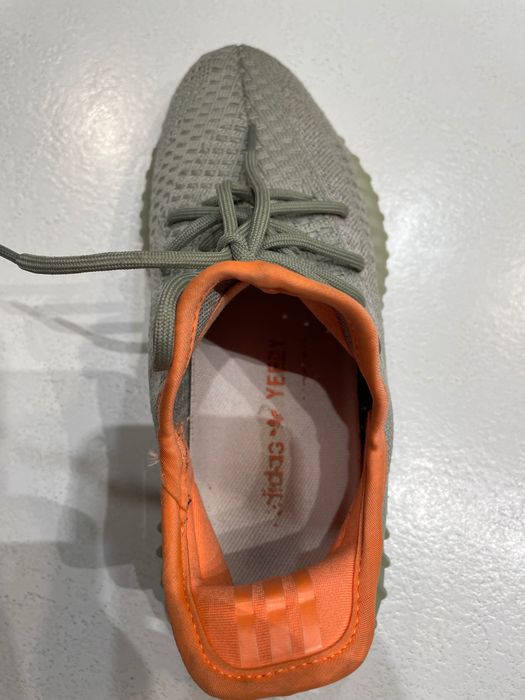 Маратонки adidas x Yeezy Boost.