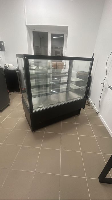 Холодильная витрина