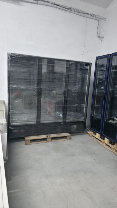 Крайстенна хладилна витрина 215см