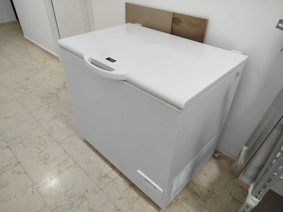 Lada frigorifica Zanussi