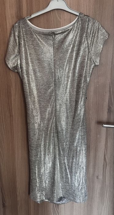 Дамска официална рокля Swing – златиста, размер M-L, необличана
