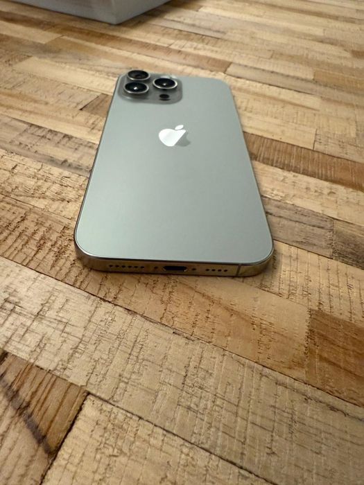 iPhone 16 pro max 256GB in garanție, neverlocked