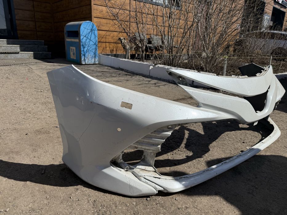 Оригинальный бампер на Camry 70