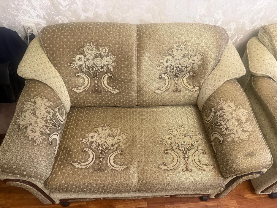 Диваны спальный и кресло