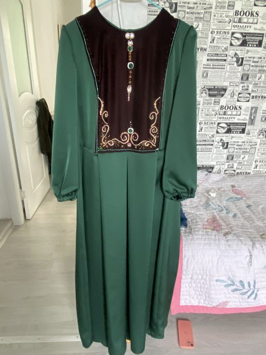 Продам нарядные платья