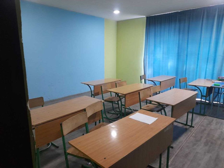 Укув марказида ишлатилган Парта, доска ва ленолим сотилади