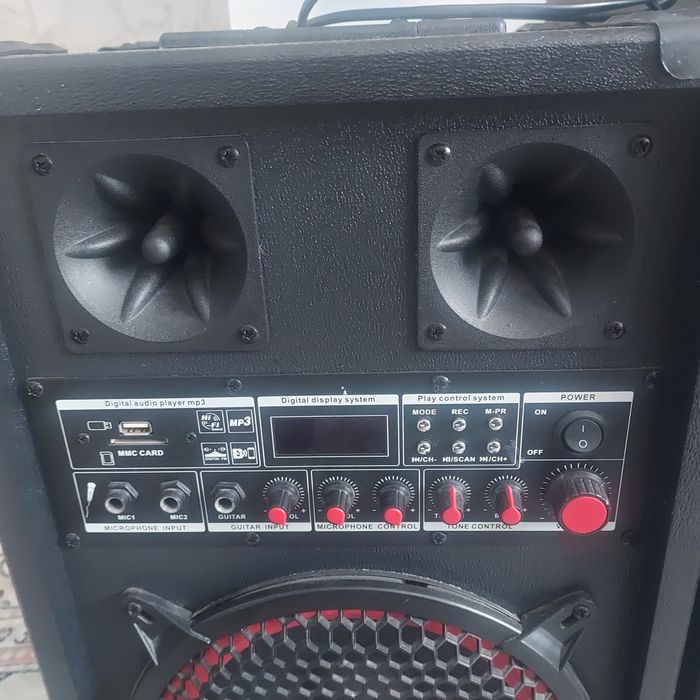 Телевизор и колонка