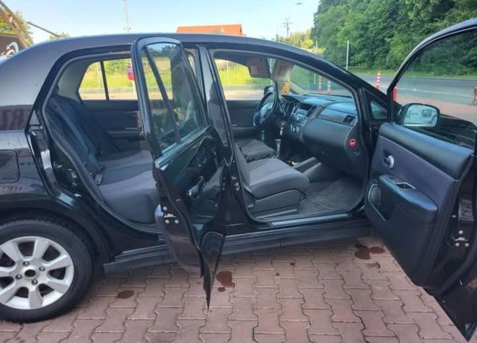 Vând Nissan Tiida