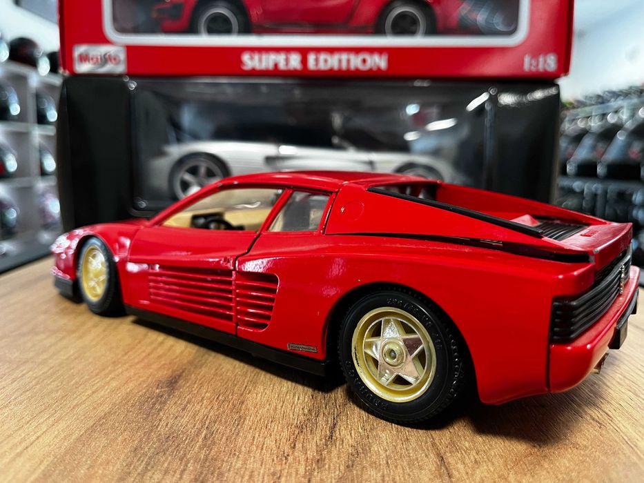 Метална колекционерска количка модел BURAGO FERRARI  1984г.1:18